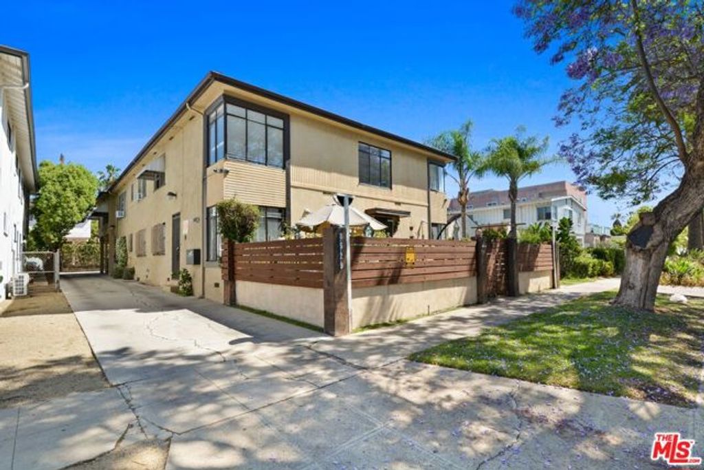 8529 Cashio Street, Los Angeles, CA 90035