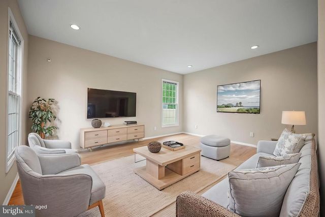 19 LARCHMONT CT, Pennington, NJ 08534