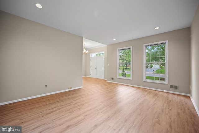 19 LARCHMONT CT, Pennington, NJ 08534