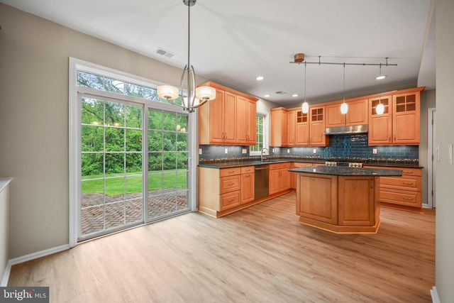 19 LARCHMONT CT, Pennington, NJ 08534