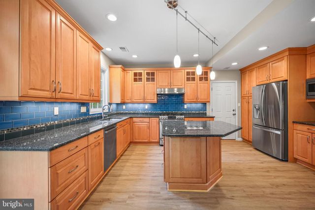19 LARCHMONT CT, Pennington, NJ 08534