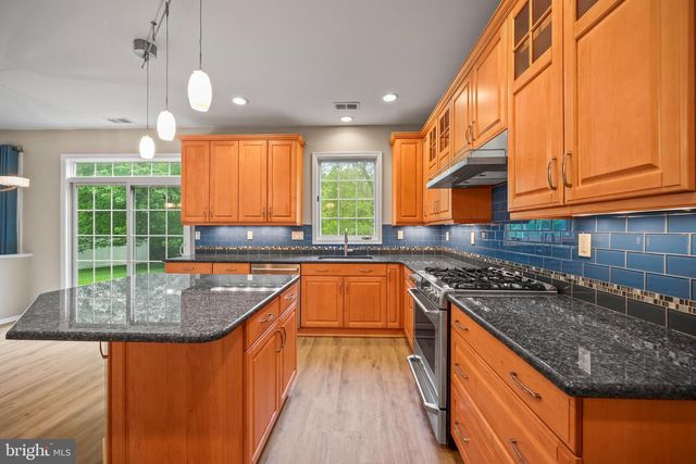 19 LARCHMONT CT, Pennington, NJ 08534