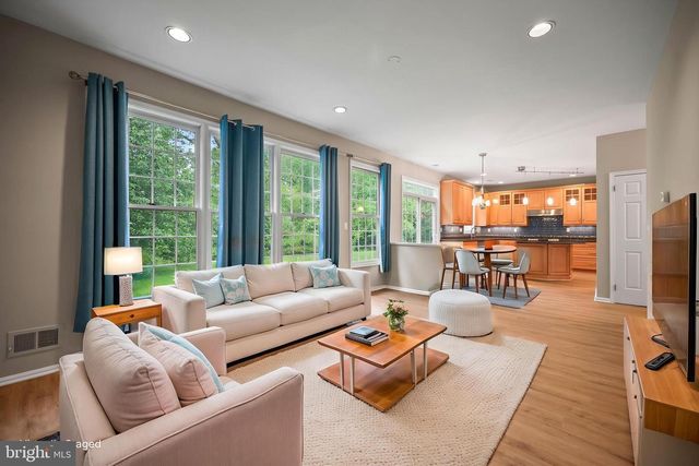 19 LARCHMONT CT, Pennington, NJ 08534