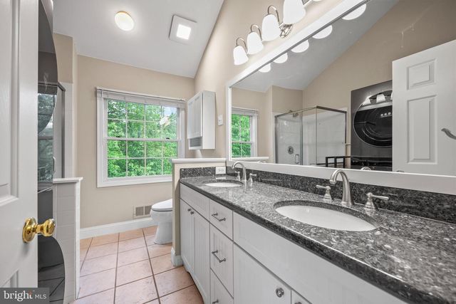 19 LARCHMONT CT, Pennington, NJ 08534