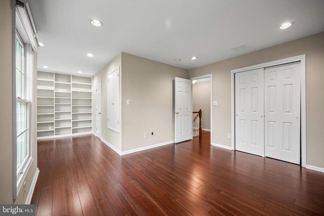 19 LARCHMONT CT, Pennington, NJ 08534