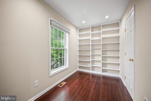 19 LARCHMONT CT, Pennington, NJ 08534