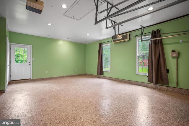 19 LARCHMONT CT, Pennington, NJ 08534