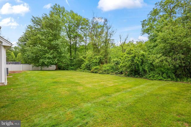 19 LARCHMONT CT, Pennington, NJ 08534