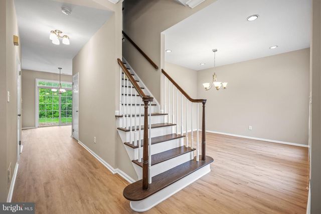 19 LARCHMONT CT, Pennington, NJ 08534