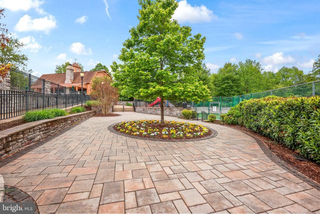 19 LARCHMONT CT, Pennington, NJ 08534