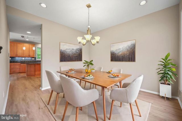 19 LARCHMONT CT, Pennington, NJ 08534