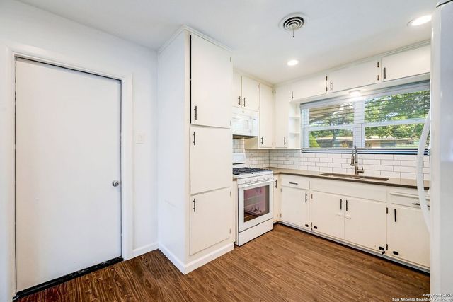 110 Montpelier, San Antonio, TX 78228