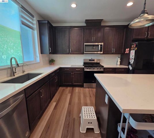 5585 Holly Bay Avenue, Dublin, CA 94568