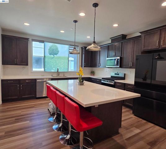 5585 Holly Bay Avenue, Dublin, CA 94568