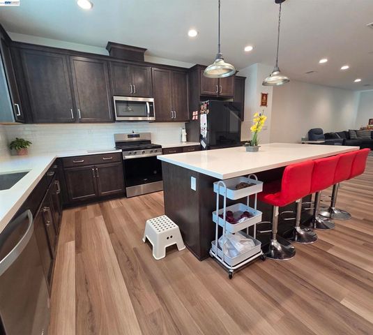 5585 Holly Bay Avenue, Dublin, CA 94568