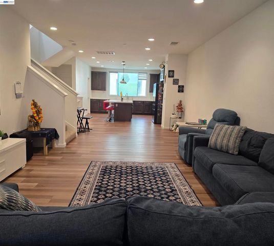 5585 Holly Bay Avenue, Dublin, CA 94568