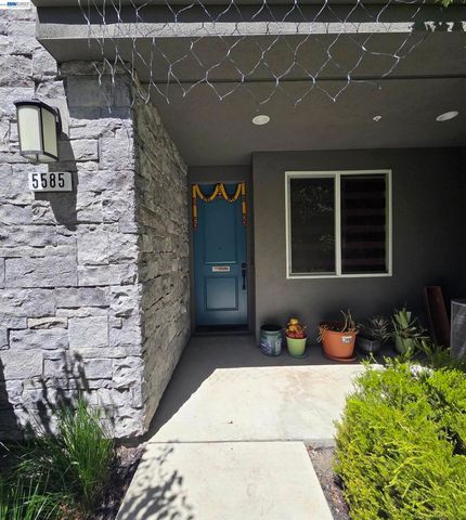 5585 Holly Bay Avenue, Dublin, CA 94568