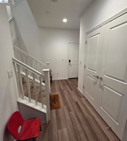5585 Holly Bay Avenue, Dublin, CA 94568