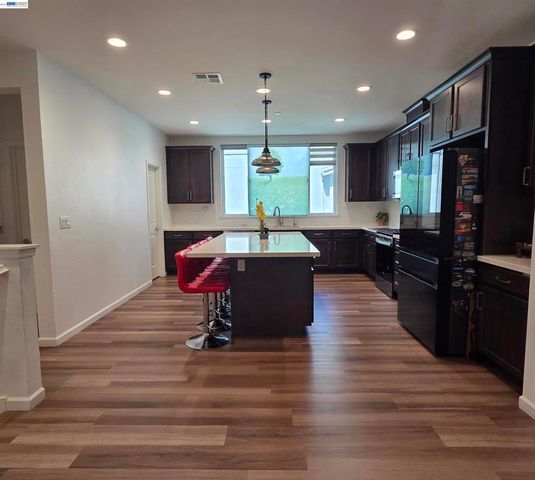 5585 Holly Bay Avenue, Dublin, CA 94568