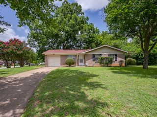 800 Nl Robinson Drive, Arlington, TX 76011