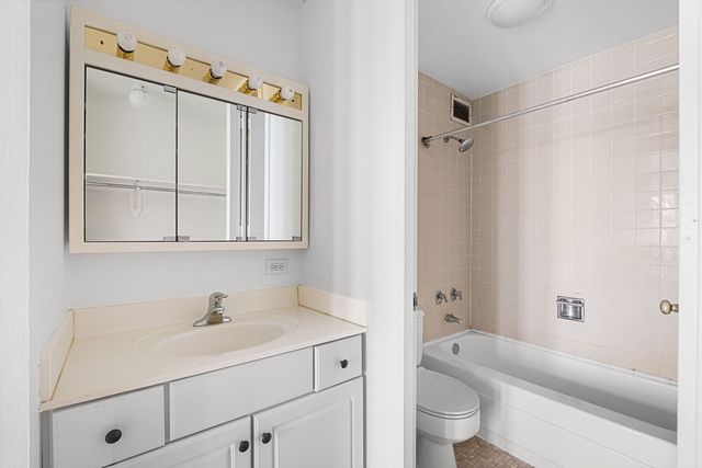 6700 S South Shore Drive 24K, Chicago, IL 60649