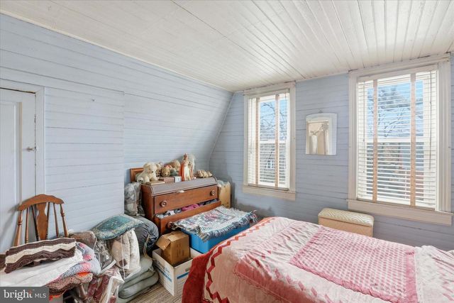 82 CENTRAL AVE, Morrisville, PA 19067