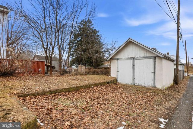 82 CENTRAL AVE, Morrisville, PA 19067