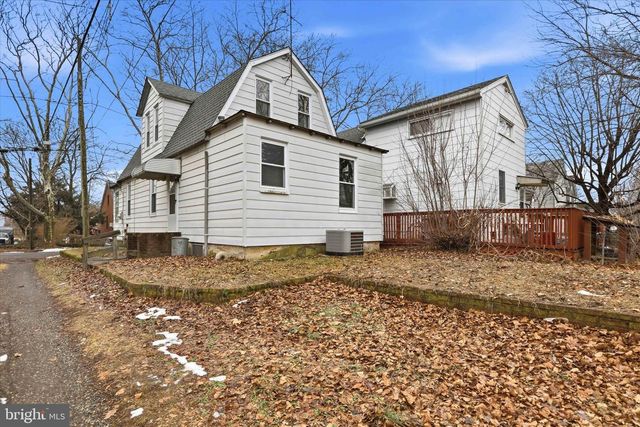 82 CENTRAL AVE, Morrisville, PA 19067