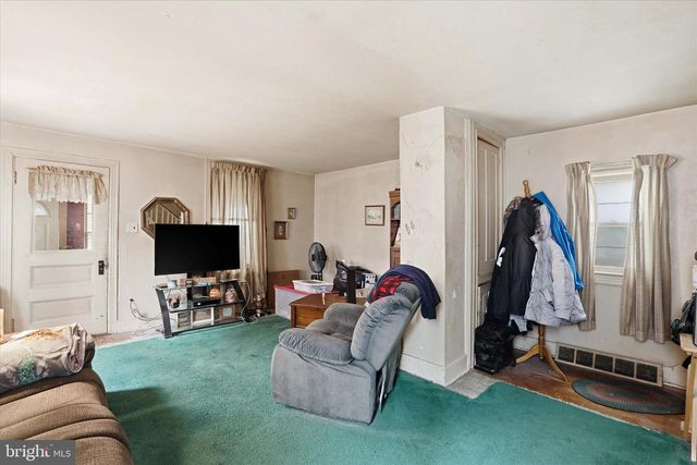 82 CENTRAL AVE, Morrisville, PA 19067