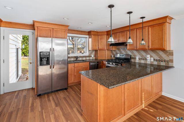 37 Gaymoor Drive, Stamford, CT 06907