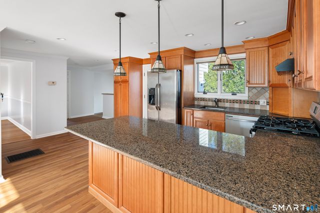 37 Gaymoor Drive, Stamford, CT 06907