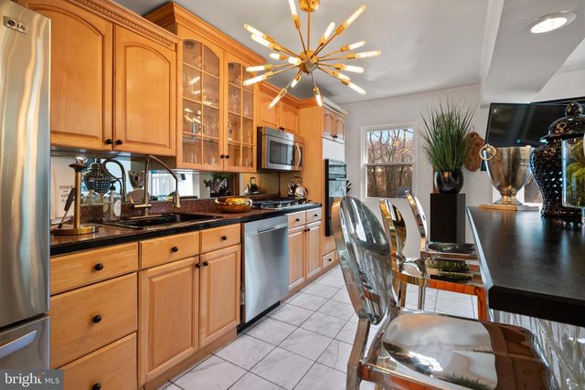 2737 E COUNTRY CLUB RD, Philadelphia, PA 19131