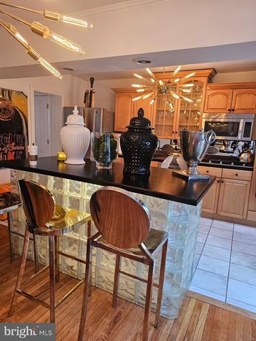 2737 E COUNTRY CLUB RD, Philadelphia, PA 19131