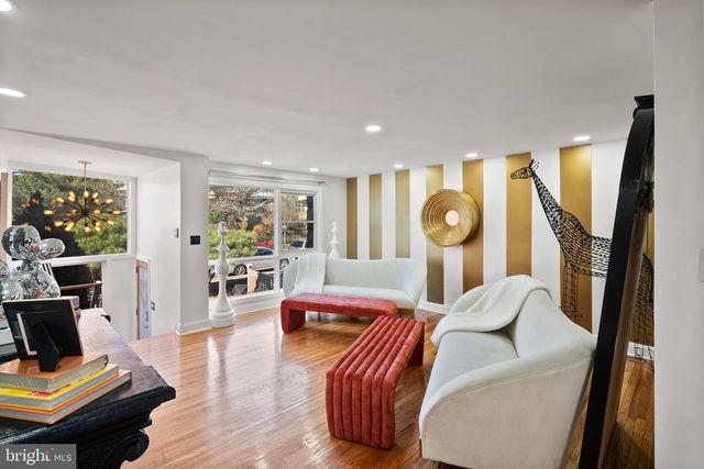 2737 E COUNTRY CLUB RD, Philadelphia, PA 19131