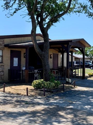 10145 Friendship Road, Pilot Point, TX 76258