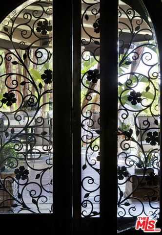 2400 Inverness Avenue, Los Angeles, CA 90027