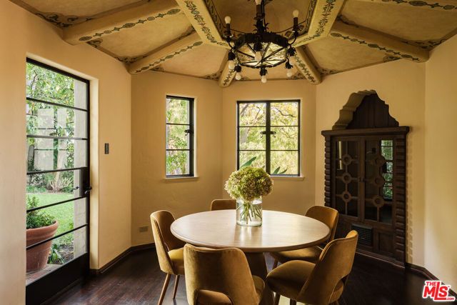 2400 Inverness Avenue, Los Angeles, CA 90027