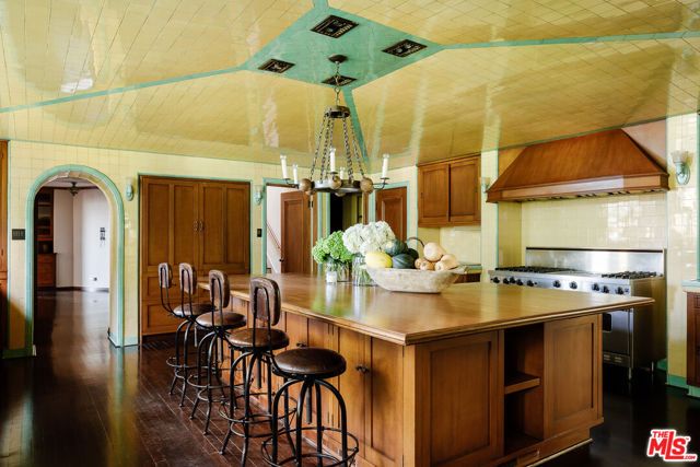 2400 Inverness Avenue, Los Angeles, CA 90027