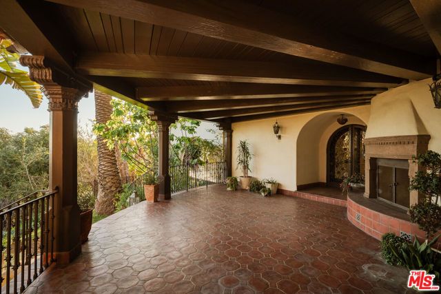 2400 Inverness Avenue, Los Angeles, CA 90027