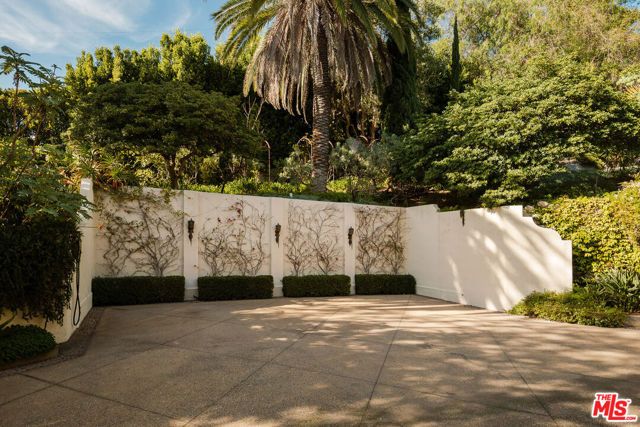 2400 Inverness Avenue, Los Angeles, CA 90027