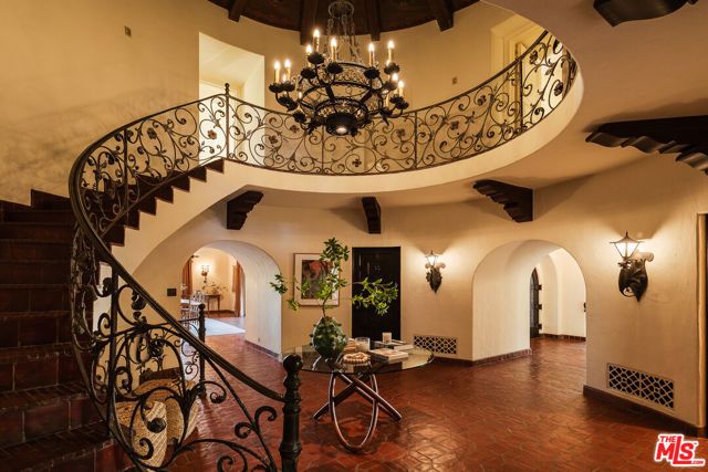 2400 Inverness Avenue, Los Angeles, CA 90027