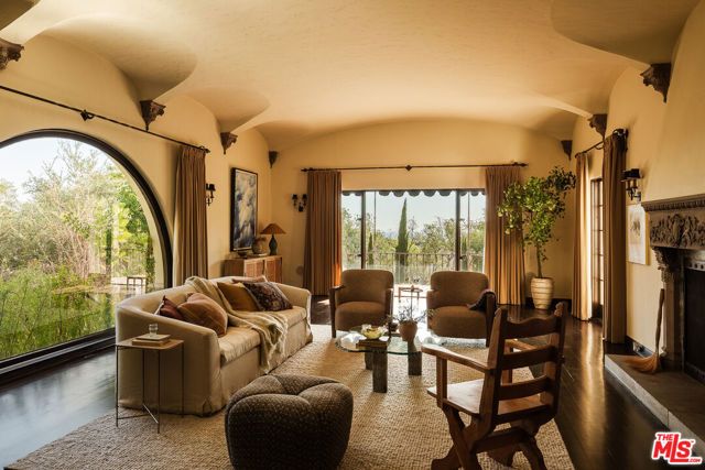 2400 Inverness Avenue, Los Angeles, CA 90027