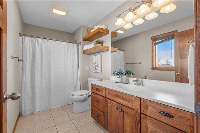16931 E Lake Drive, Lakeville, MN 55044