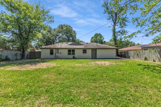 1712 OAKWOOD DR, Memphis, TN 38116
