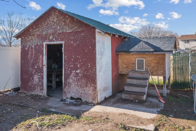 5828 S SALEM AVE, Kearns, UT 84118