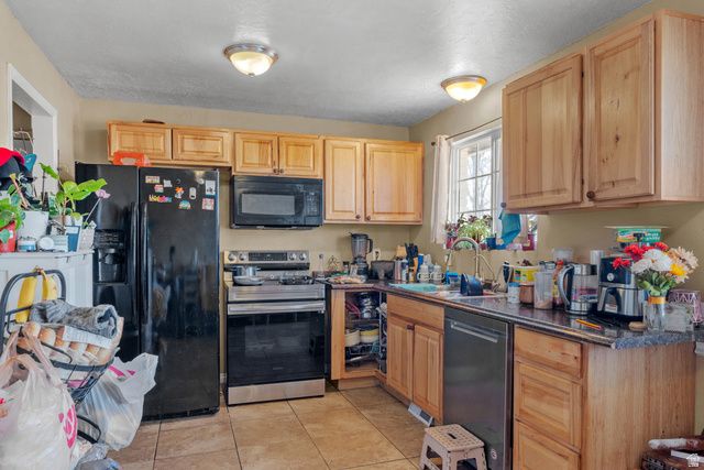 5828 S SALEM AVE, Kearns, UT 84118