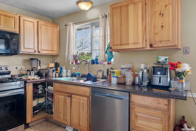 5828 S SALEM AVE, Kearns, UT 84118