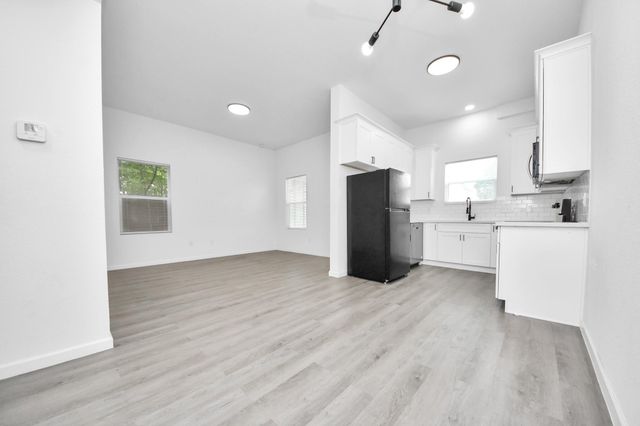 318 Tennessee Street AB, Houston, TX 77029