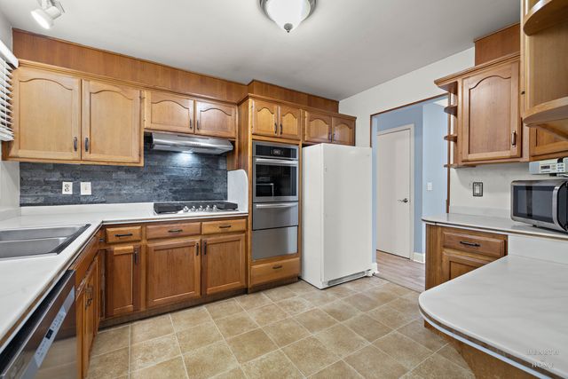 582 Arthur Drive, Cary, IL 60013