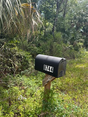 8744 W OAK STREET, Crystal River, FL 34428